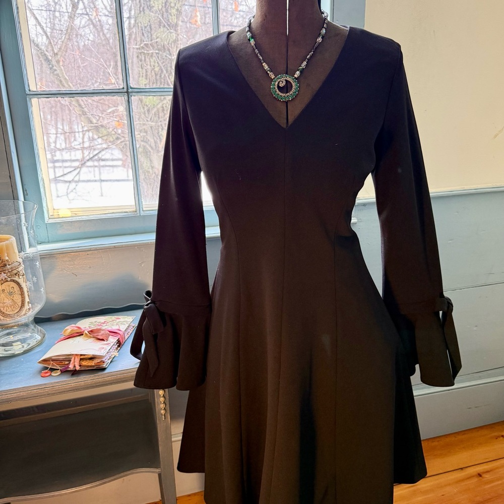 Calvin Klein Black V-Neck Long Sleeve Tie-Cuff Dress